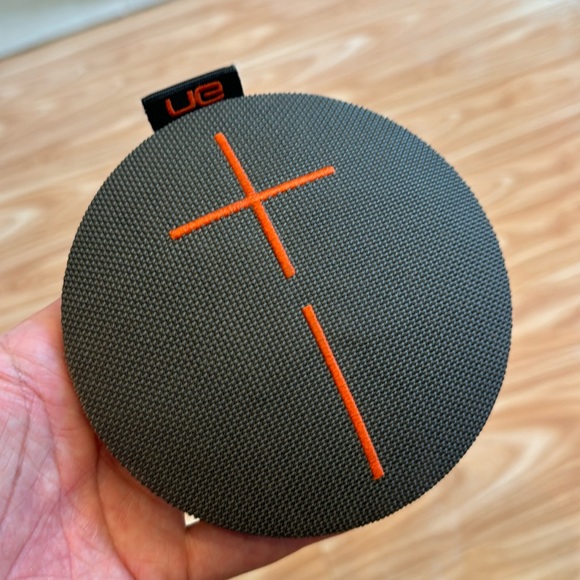 Ultimate Ears (UE) Roll 2 waterproof bluetooth speaker - perfect condition. - Picture 2 of 8